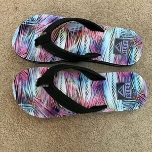 Reef flip flops palm fronds youth size 4
